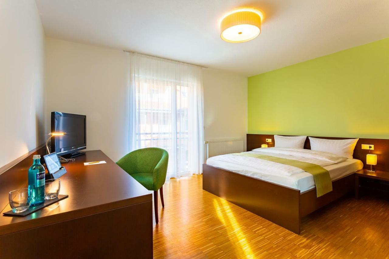 Acantus Hotel Weisendorf Екстериор снимка